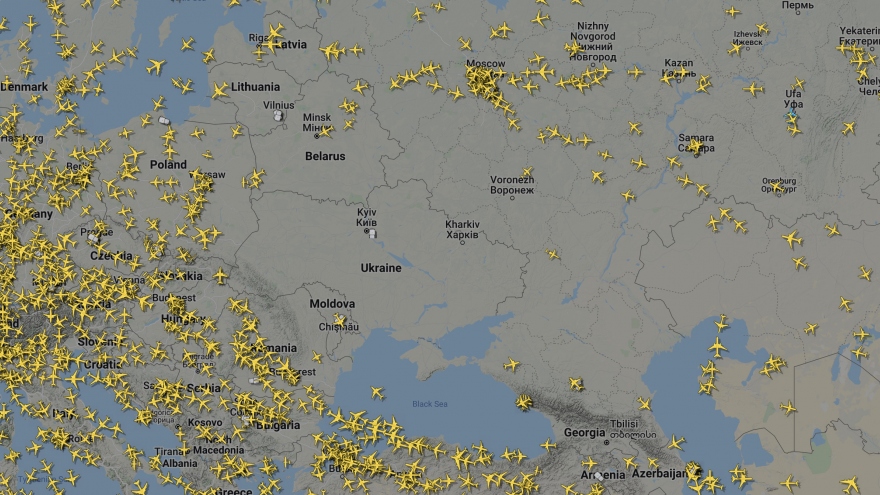 Bản đồ cho thấy các máy bay dân sự đều tránh bầu trời Ukraine
